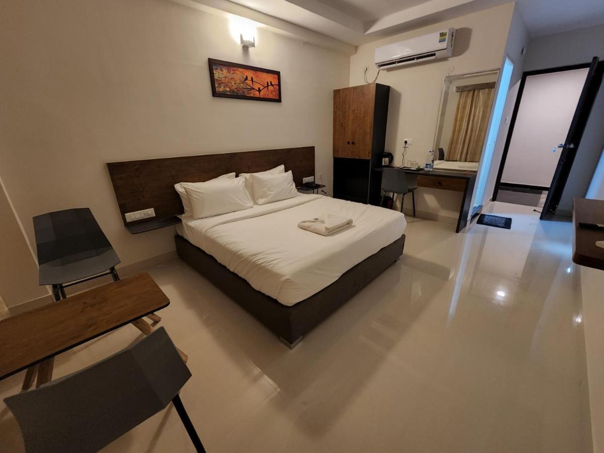 Hotel Park Raama Tirupati Exteriör bild